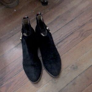Tommy Hill figure suede shoe booties